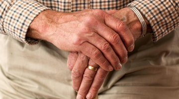Nástroj pro podporu křehkých seniorů propuštěných z nemocnice do domácí péče - Care for frail