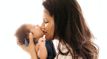 Porodní asistentky FN Olomouc mohou maminkám poradit i doma