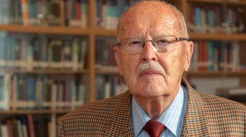Profesor Jiří Ehrmann z FN Olomouc převzal v Senátu Zlatou medaili Jana Evangelisty Purkyně