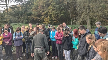 Lesní benefice potřetí. Vysazené stromky pomohou lesu i nemocným cystickou fibrózou