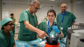 Odborníci ze 17 zemí přijeli do Olomouce na hands-on kurz Central European Endoscopic Ear Surgery