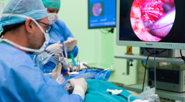 Nejlepší světoví odborníci na miniinvazivní ušní chirurgii se v listopadu sjedou do Olomouce