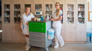 Klinika plicních nemocí a tuberkulózy obdržela darem zdravotnický vozík od firmy Klaro. Děkujeme!