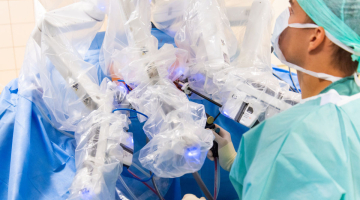 Da Vinciho jubileum. Odborníci z Fakultní nemocnice Olomouc provedli třítisící robotickou operaci