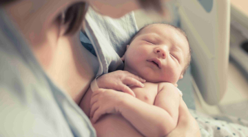 Fakultní nemocnice Olomouc opět umožňuje přítomnost otce u porodu