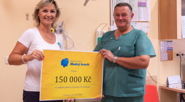 Díky golfovému turnaji přispěl Nadační fond Modrý hroch dětské chirurgii Fakultní nemocnice Olomouc 150 tisíc korun