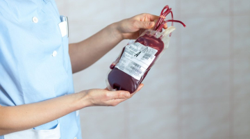 Dárci plazmy se mohou k odběru v Transfuzním oddělení Fakultní nemocnice Olomouc objednat online
