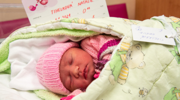 První miminko nového roku přišlo letos v porodnici Fakultní nemocnice Olomouc na svět už dvanáct minut po půlnoci
