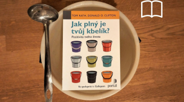 #KnihaTydne | Tom Rath a Donald O. Clifton: Jak plný je tvůj kbelík? Pozitivita tvého života