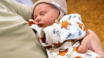Prvním miminkem narozeným ve Fakultní nemocnici Olomouc v roce 2022 byla holčička Eliška