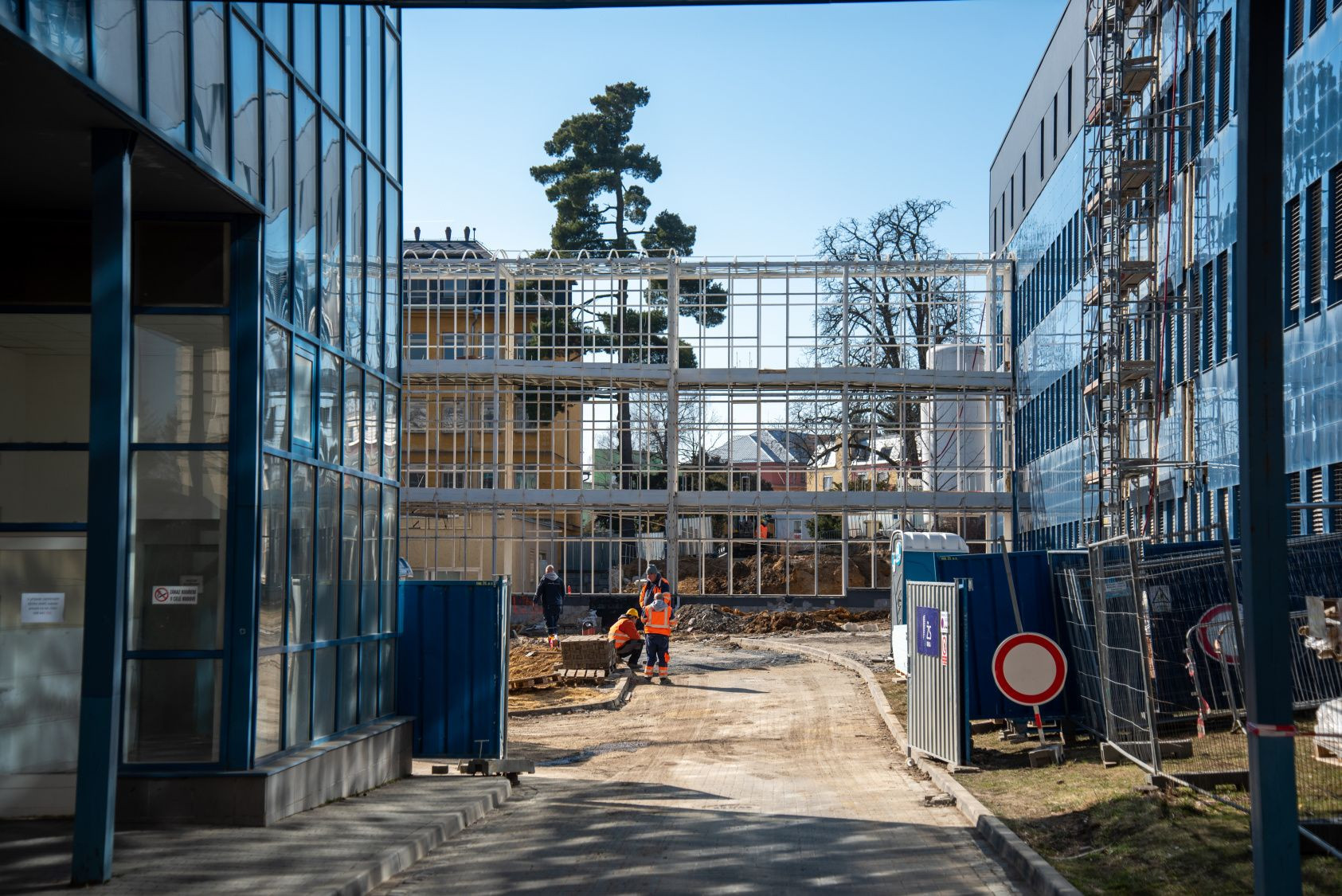 Výstavba nového kolektoru u budovy A