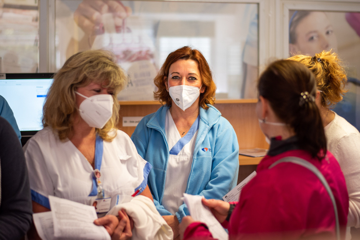 Sestry a lékaři Porodnicko-gynekologické kliniky darovali krev.