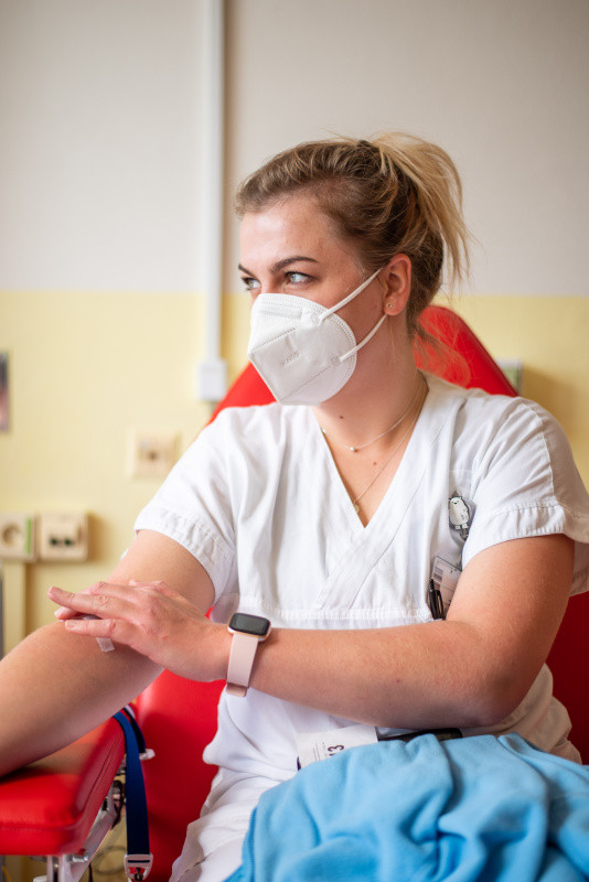 Sestry a lékaři Porodnicko-gynekologické kliniky darovali krev.