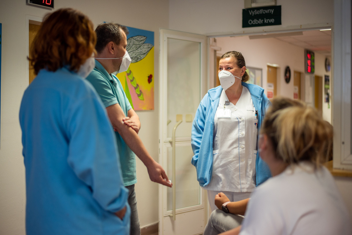 Sestry a lékaři Porodnicko-gynekologické kliniky darovali krev.