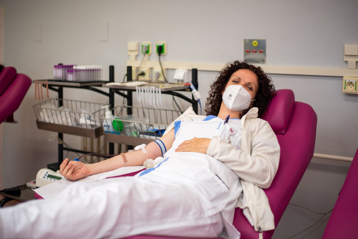 Sestry a lékaři Porodnicko-gynekologické kliniky darovali krev.