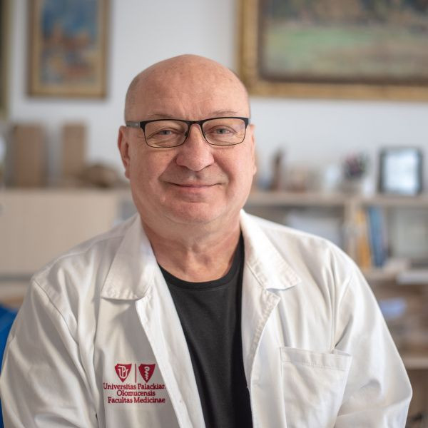 přednosta Neurologické kliniky FN Olomouc prof. MUDr. Petr Kaňovský, CSc.